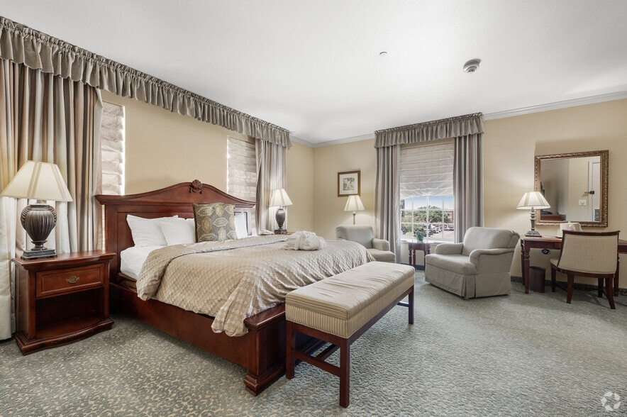 More Photos Of 250 E James St, Cleburne Hotel For Sale