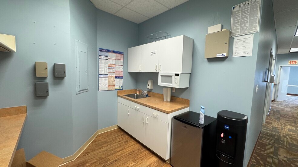 More Photos Of 4379 Easton Ave, Bethlehem Office For Sale