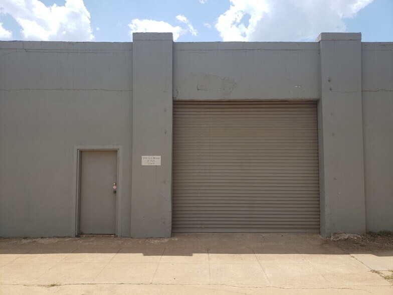 More Photos Of 1430 Reverend Abraham Woods Jr Blvd, Birmingham Warehouse For Lease