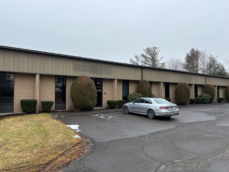 Primary Photo Of 115 Hurley Rd, Oxford Industrial For Lease