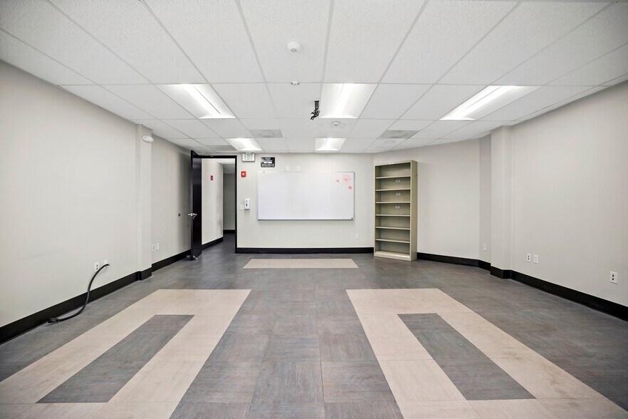 More Photos Of 8338 West Ln, Stockton Office For Sale