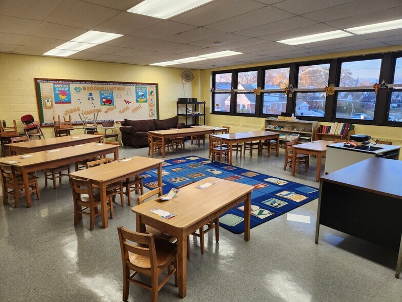 More Photos Of 50 Rose Ave, Valley Stream Schools For Lease