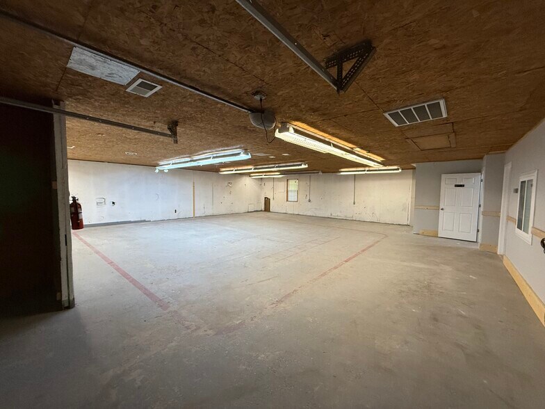 More Photos Of 3738 Boone Trl, Fayetteville Office For Sale