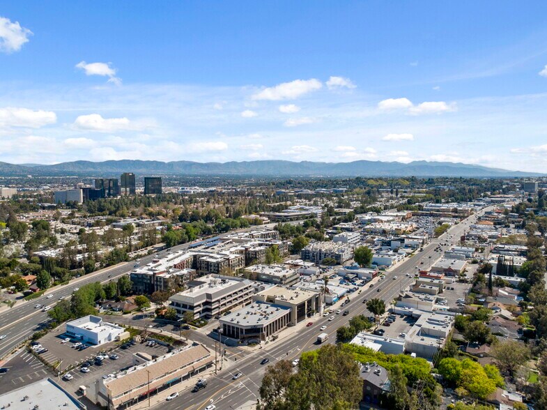 More Photos Of 22141 Ventura Blvd, Woodland Hills Office For Lease