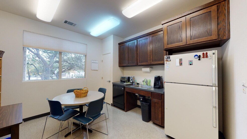 More Photos Of 7910 Cameron Rd, Austin Office For Sale