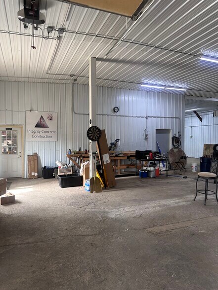 More Photos Of 601 E 10th St, Alton Warehouse For Sale