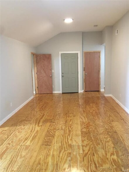 More Photos Of 7714-7718 S Broadway, Saint Louis Coworking Space