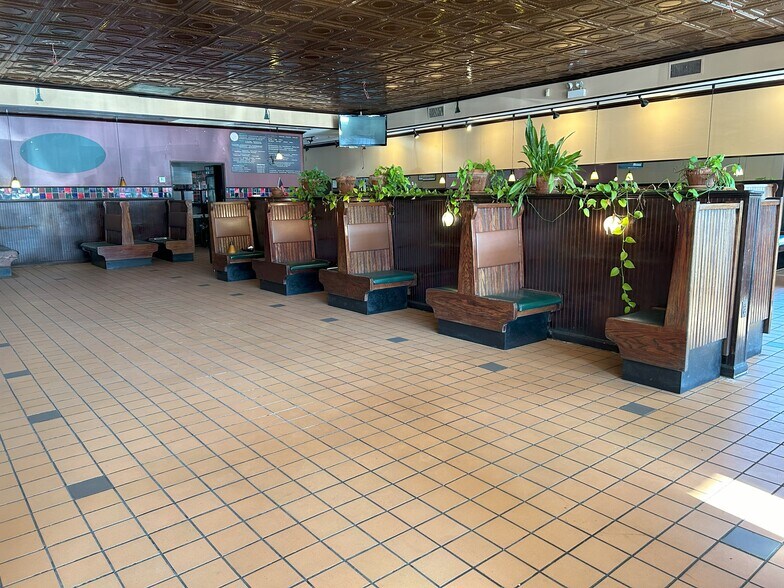 More Photos Of 1200-1310 E 53rd St, Chicago Storefront For Lease