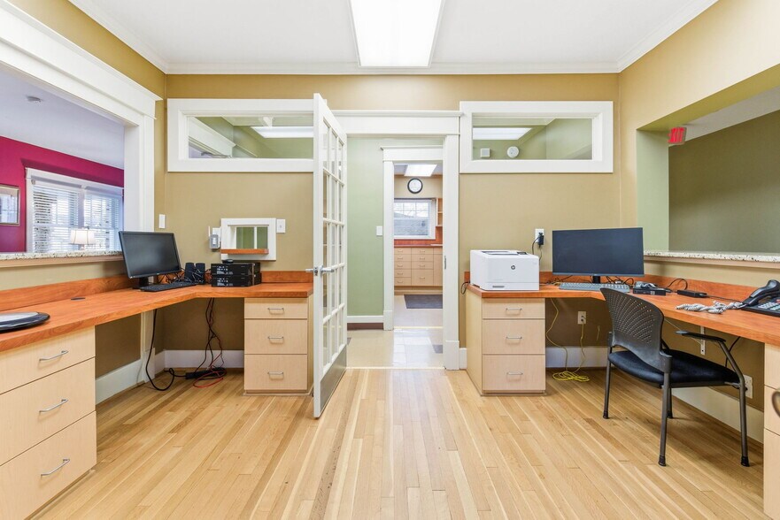 More Photos Of 3208 College Dr, Louisville Office For Sale