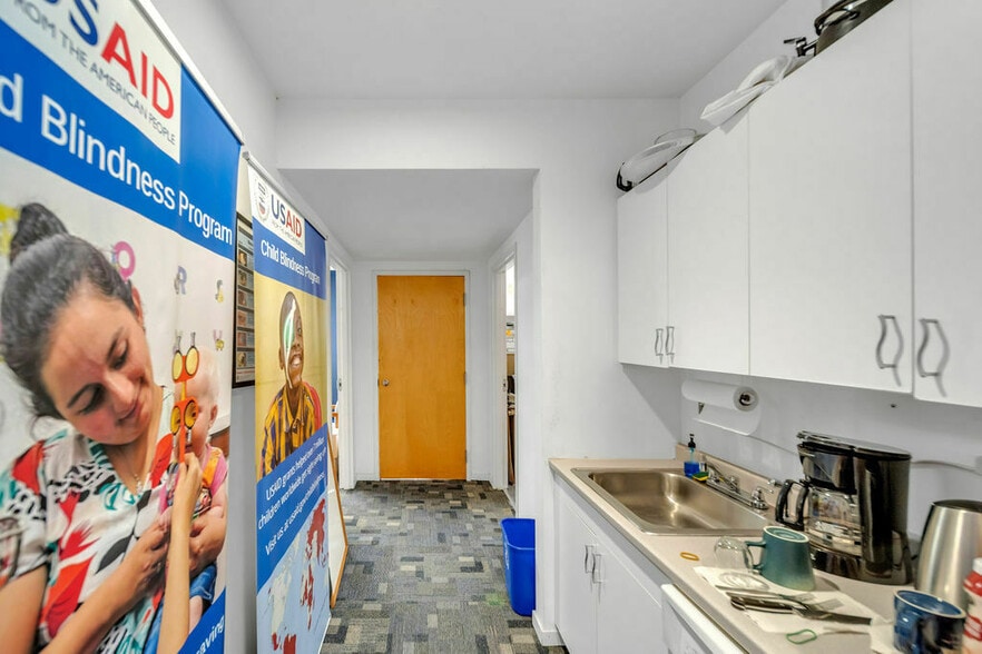 More Photos Of 10801 Connecticut Ave, Kensington Office For Sale
