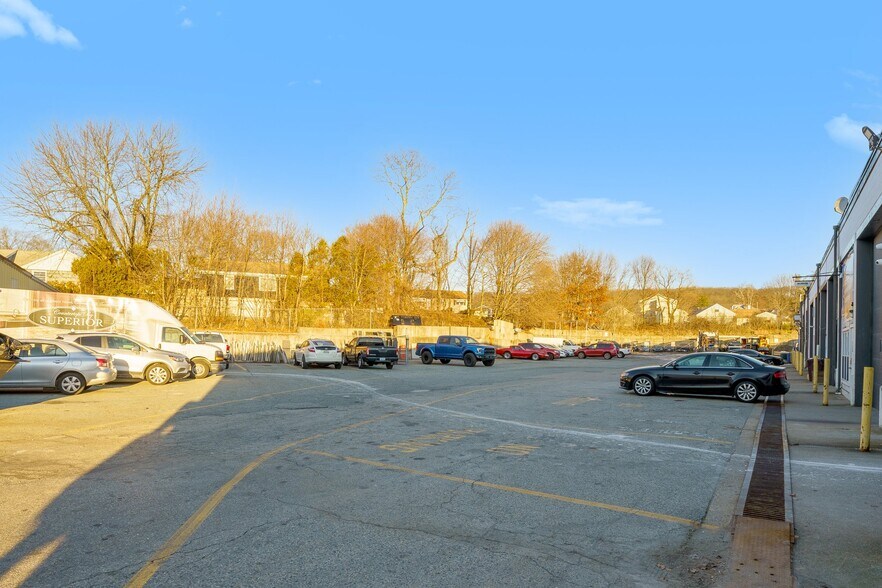 840 Cumberland Hill Rd, Woonsocket, RI 02895 Industrial