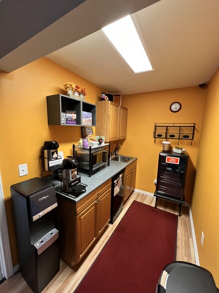 More Photos Of 360 E Maple Rd, Troy Light Distribution For Lease