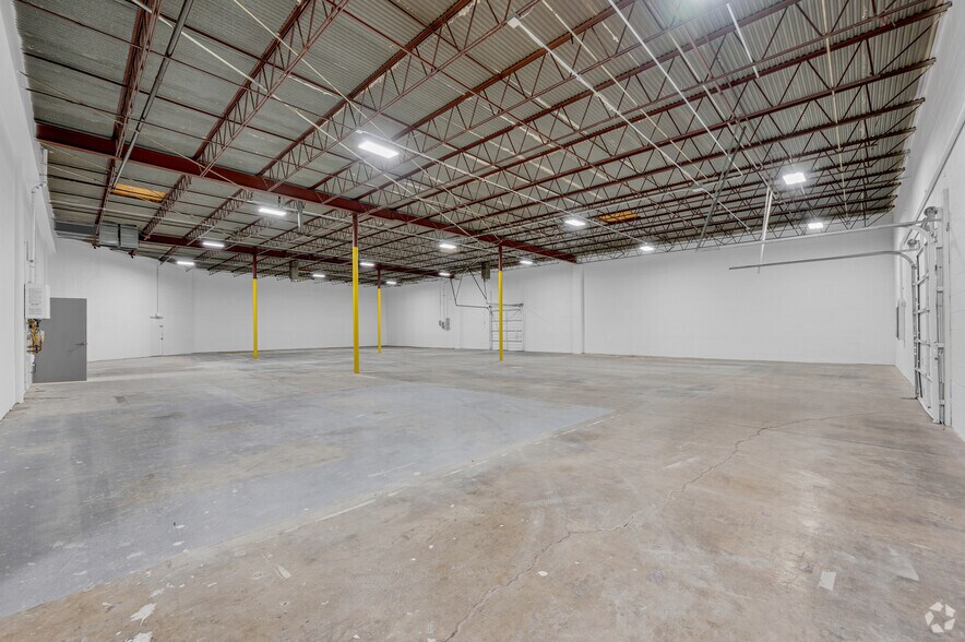 More Photos Of 3441 Halifax St, Dallas Unknown For Lease