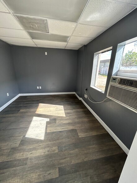 More Photos Of 3303 37th St, Orlando Warehouse For Lease
