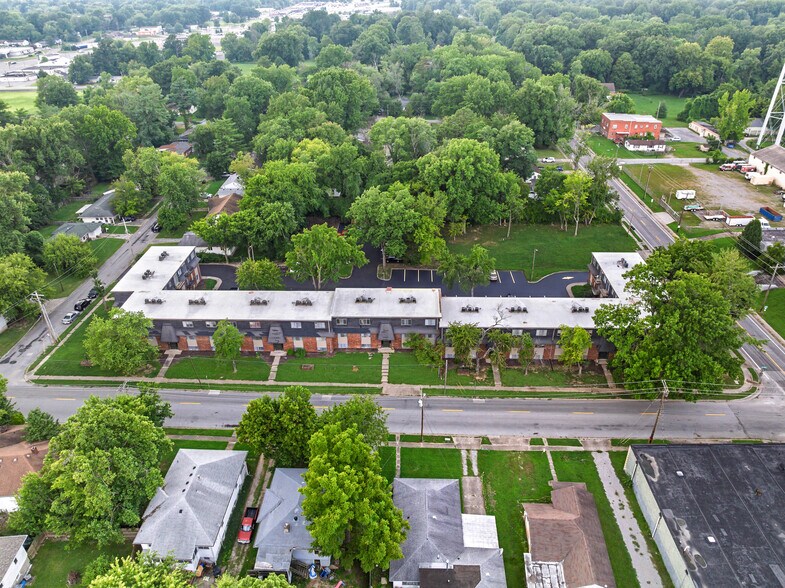 More Photos Of 400 N Oakland Ave, Carbondale Apartments For Sale
