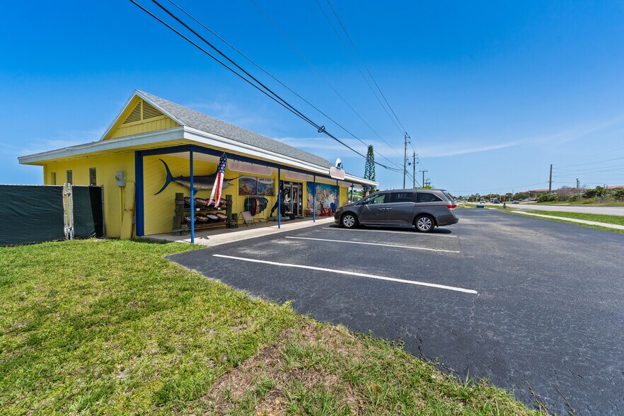 More Photos Of 18947 SE Federal Hwy, Jupiter Freestanding For Sale