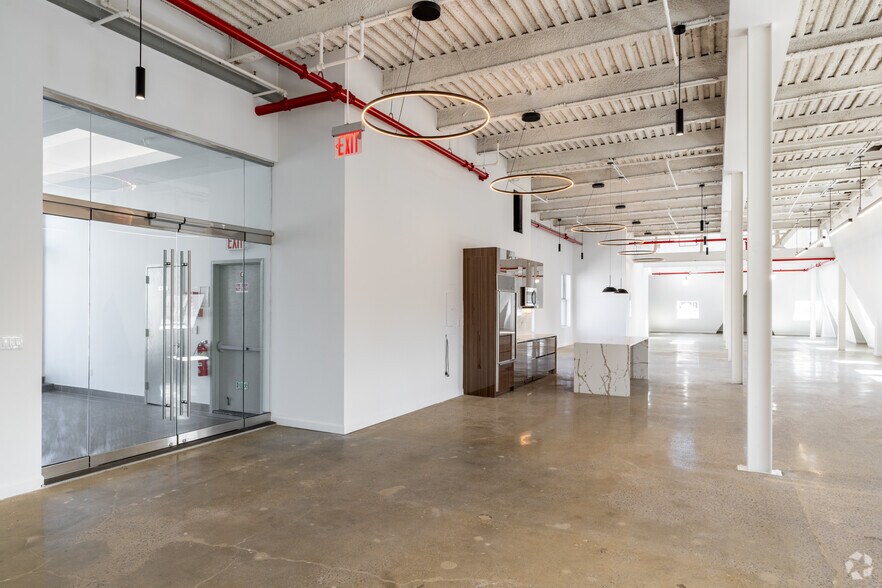 More Photos Of 156 Fifth Ave, New York Coworking Space