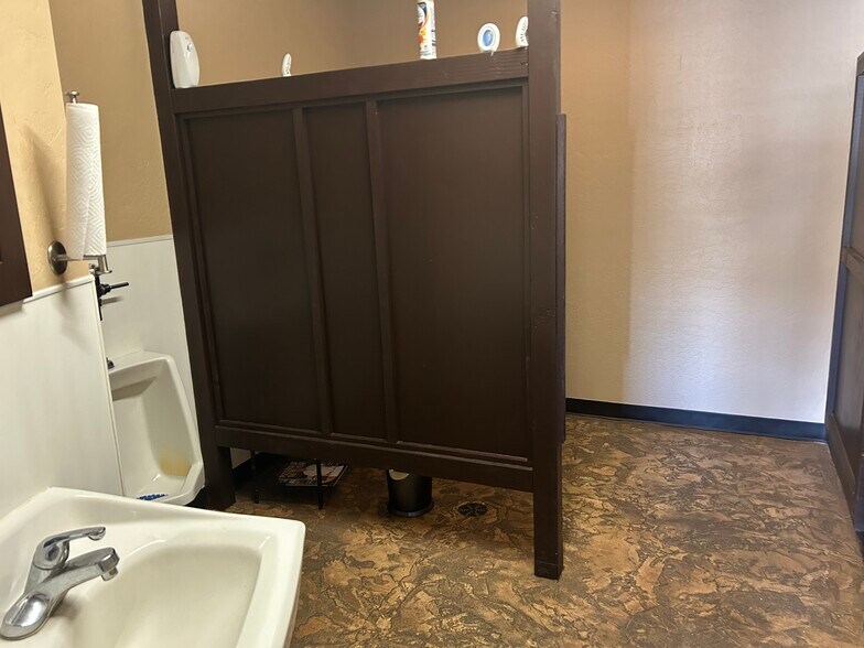 More Photos Of 10052 S Highway 69, Mayer Restaurant For Lease