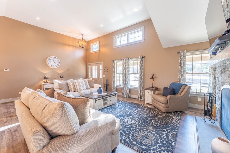 More Photos Of 110 Wauregan Rd, Canterbury Flex For Sale