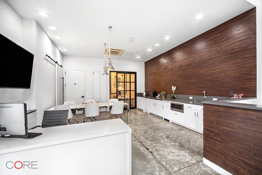 More Photos Of 180 Smith St, Brooklyn Office For Lease