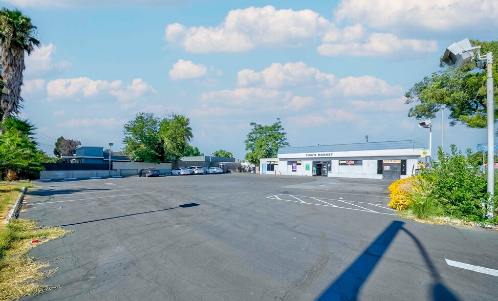 More Photos Of 1198 N D St, San Bernardino Freestanding For Sale