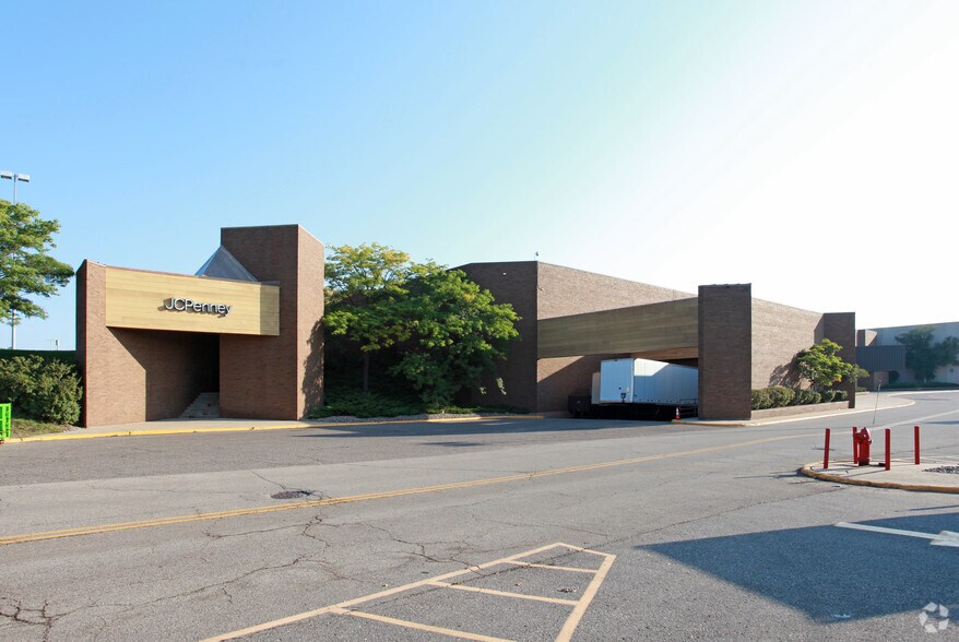 More Photos Of 12401 Wayzata Blvd, Minnetonka Unknown For Lease