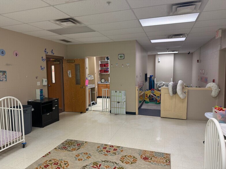 More Photos Of 5225 N 158th Ave, Omaha Daycare Center For Lease