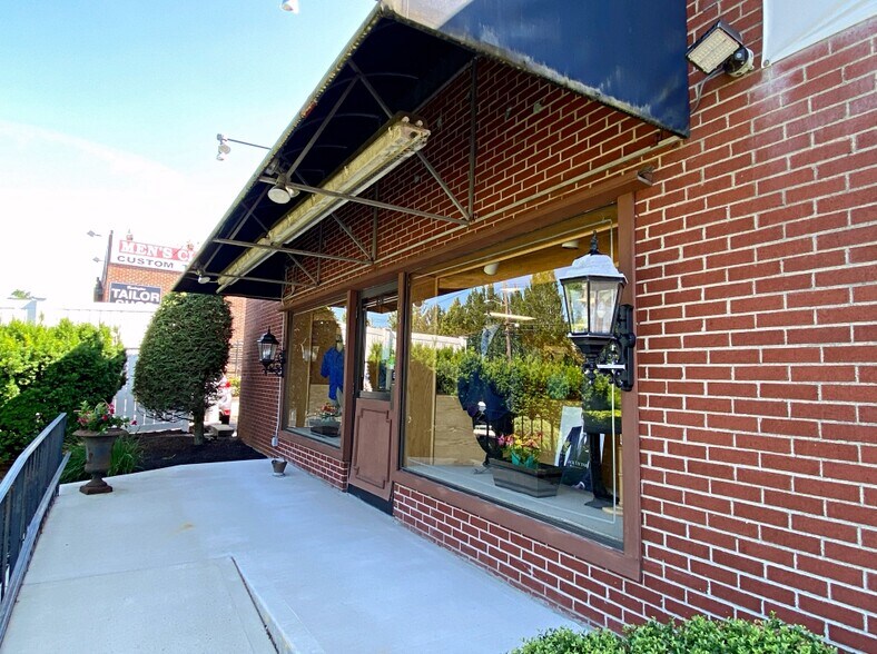 More Photos Of 23 Cambridge St, Burlington Storefront For Lease