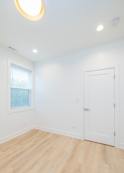 More Photos Of 6050 Eberhart ave, Chicago Apartments For Sale