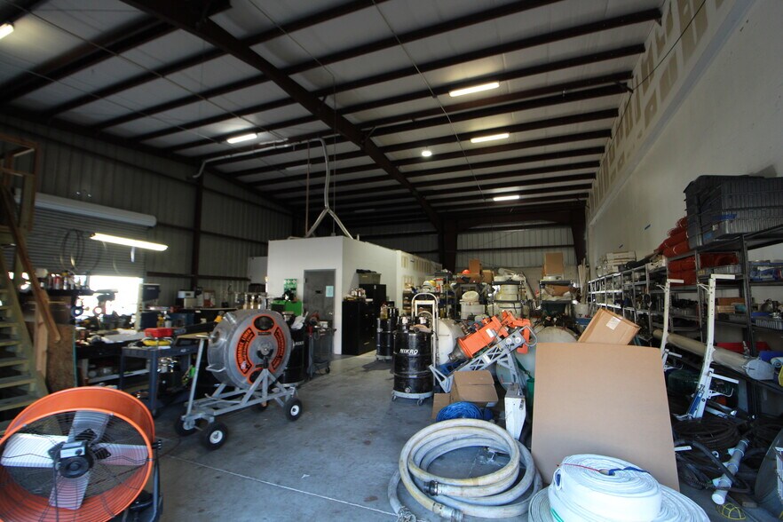 More Photos Of 3230 E 59th Dr, Bradenton Distribution For Lease