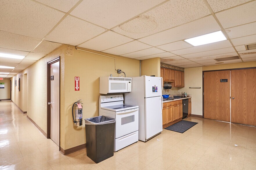 More Photos Of 640 W Market St, Akron Office For Sale