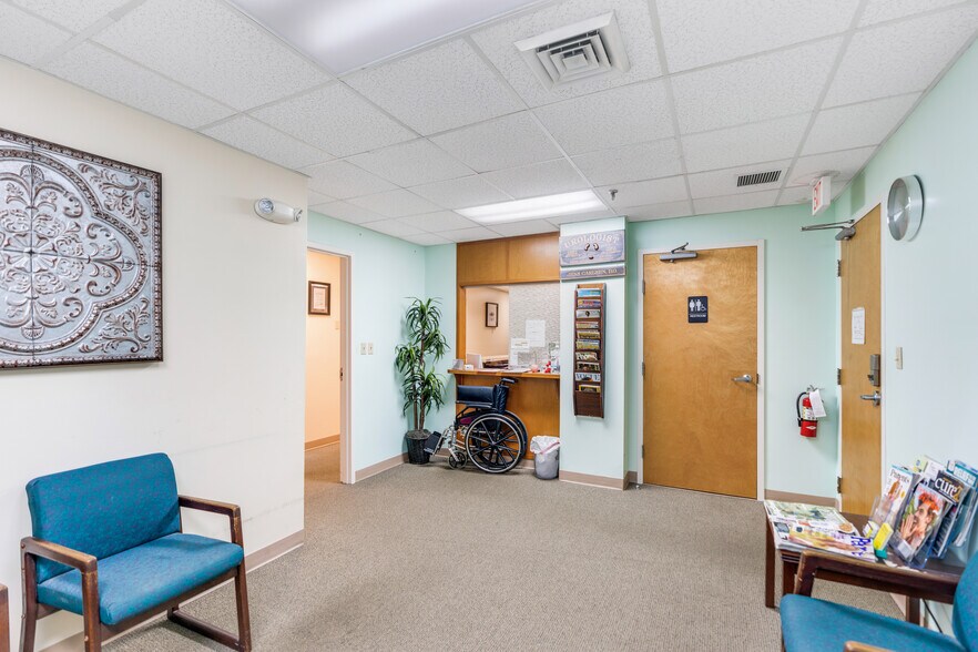 More Photos Of 2525 Harbor Blvd, Port Charlotte Medical For Lease