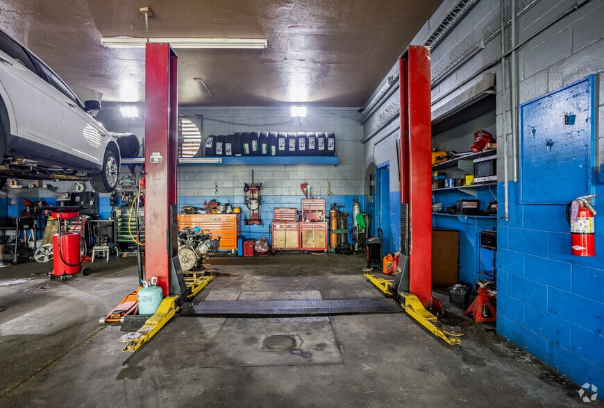 More Photos Of 2201 E Busch Blvd, Tampa Auto Repair For Sale