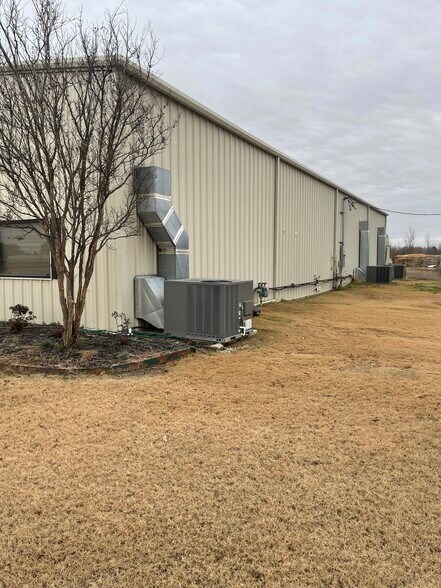 More Photos Of 1304 Jones Rd, Paragould Warehouse For Sale