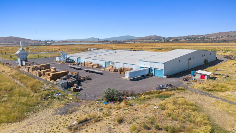 More Photos Of 2350 Maywood Dr, Klamath Falls Manufacturing For Sale