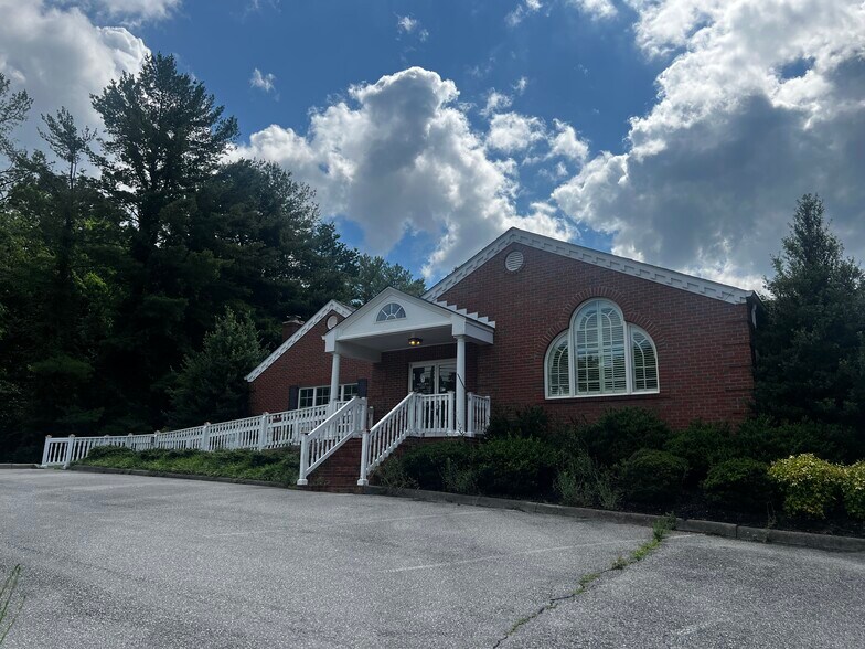 More Photos Of 5604 Starkey Rd, Roanoke Medical For Sale