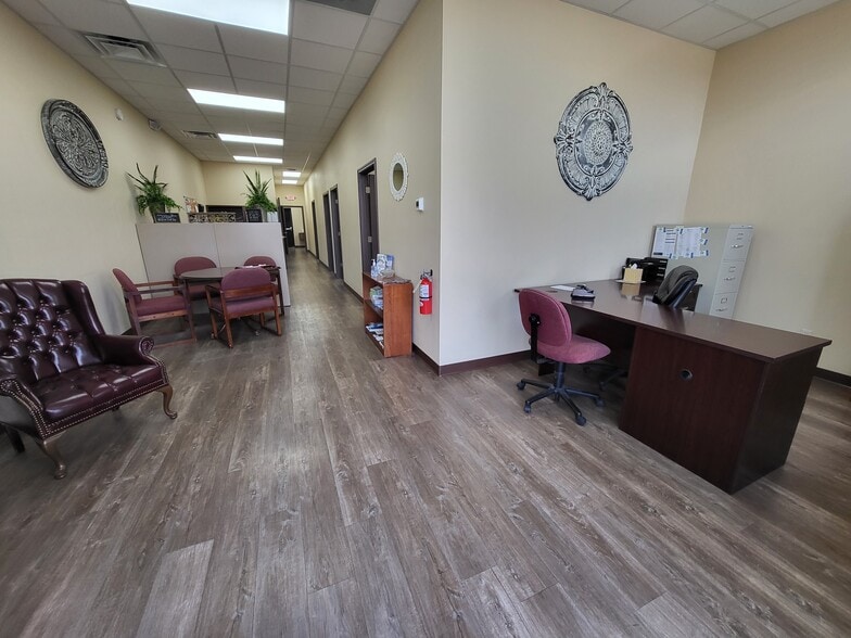 More Photos Of 3025 S Main St, Joplin Storefront Retail Office For Lease