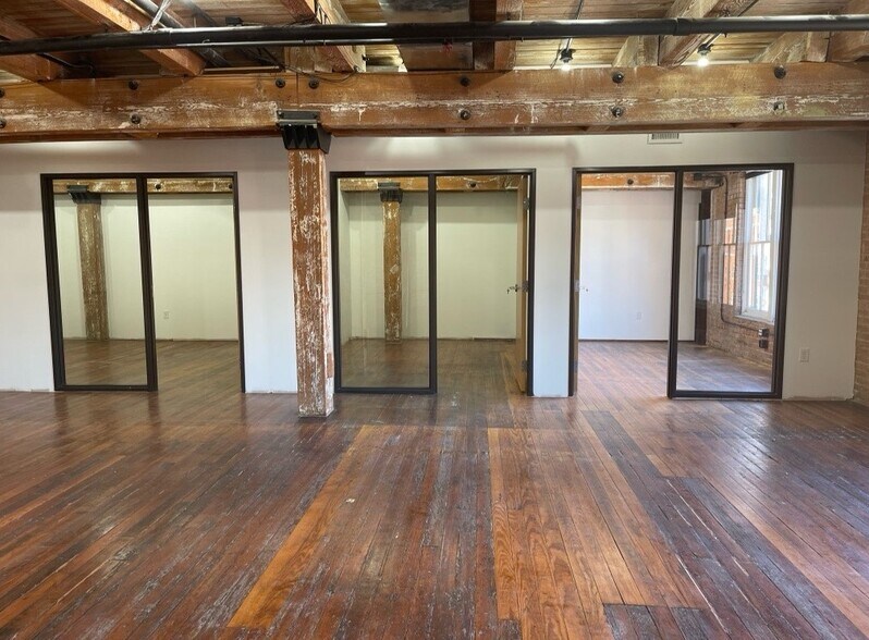 More Photos Of 208 N Market St, Dallas Office For Lease
