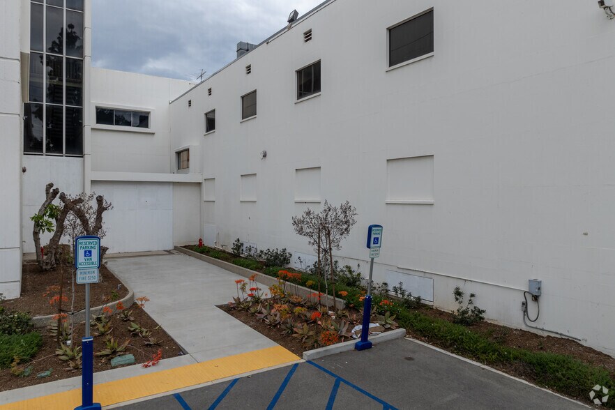 More Photos Of 2940 E Foothill Blvd, Pasadena Research And Development For Sale