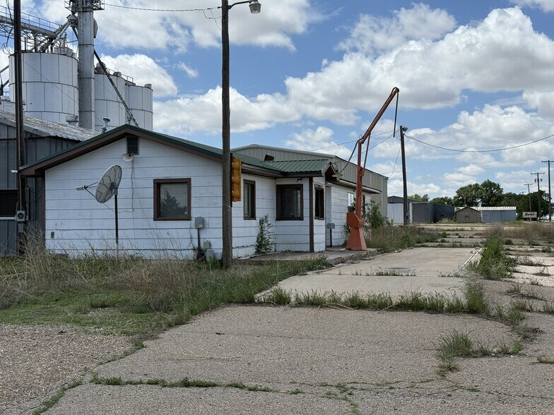 More Photos Of 743 W US Highway 70, Plainview Industrial For Sale