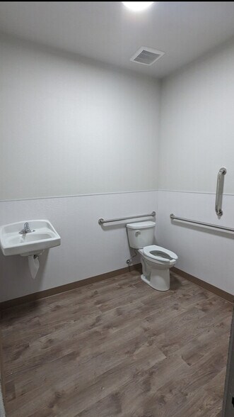 More Photos Of 7055 Lexington Dr, Colorado Springs General Retail For Lease