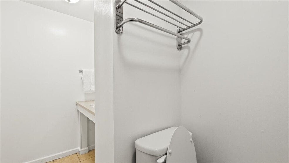 More Photos Of 5 Canada St, Lake George Hotel For Sale