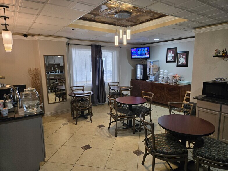 More Photos Of 8350 Razorback Rd, Colorado Springs Hotel For Sale