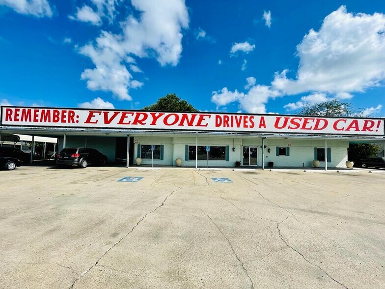 More Photos Of 4006 N Navarro St, Victoria Auto Dealership For Sale
