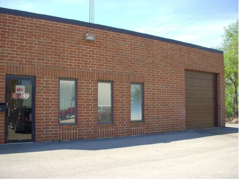 More Photos Of 840-876 N Ridge Ave, Lombard Warehouse For Lease