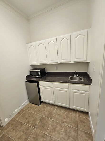 More Photos Of 1815 Lockeway Dr, Alpharetta Office For Sale