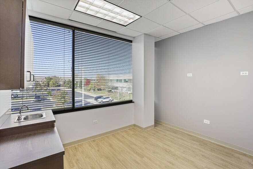 More Photos Of 14489 John Humphrey Dr, Orland Park Medical For Sale