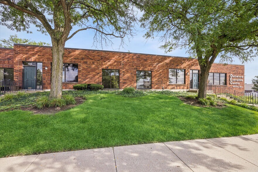 More Photos Of 414 Plaza Dr, Westmont Office For Sale