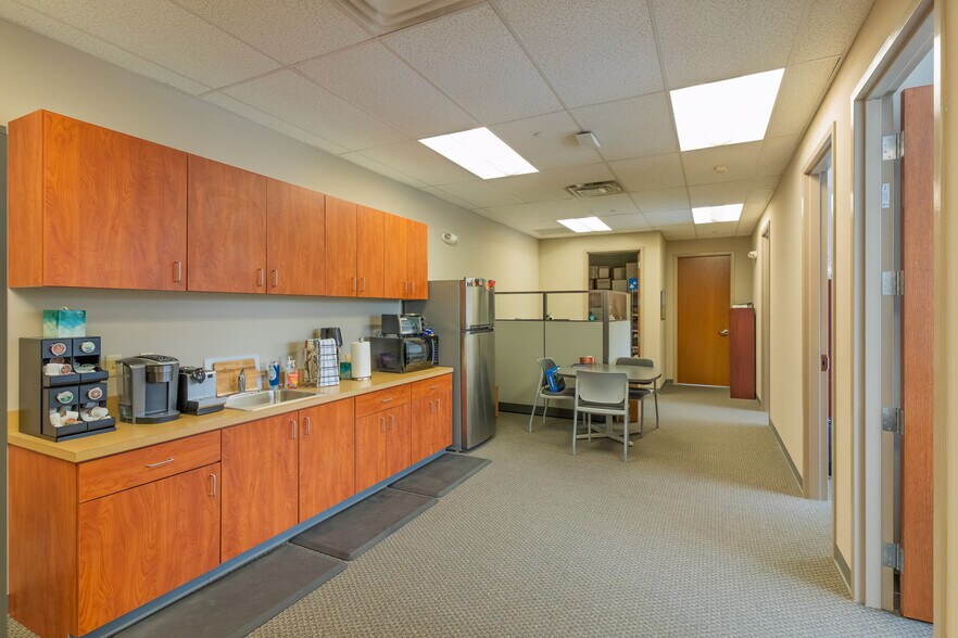 More Photos Of 3800 Sierra Cir, Center Valley Office For Lease