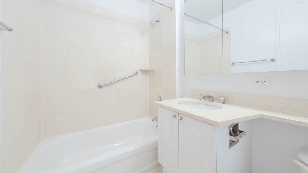 More Photos Of 180-194 Riverside Blvd, New York Apartments For Lease